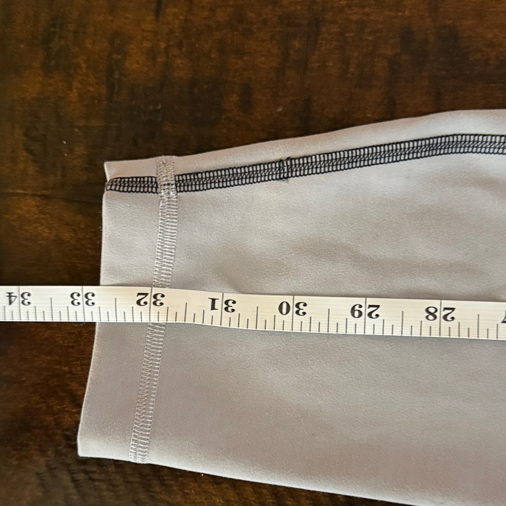 Lululemon Stylish Black and grey Leggings sz 8 - Picture 4 of 6